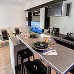 Jacuzzi, appart moderne, 30 mètres de la mer