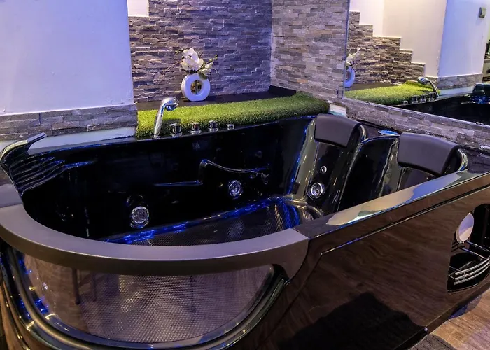 Jacuzzi, appart moderne, 30 mètres de la mer